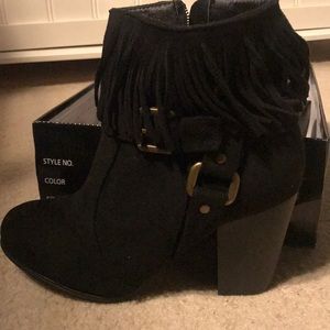 it’s a machi boot and they have never been worn.